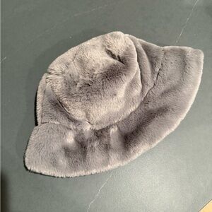 Alo Yoga Foxy Sherpa Bucket Hat